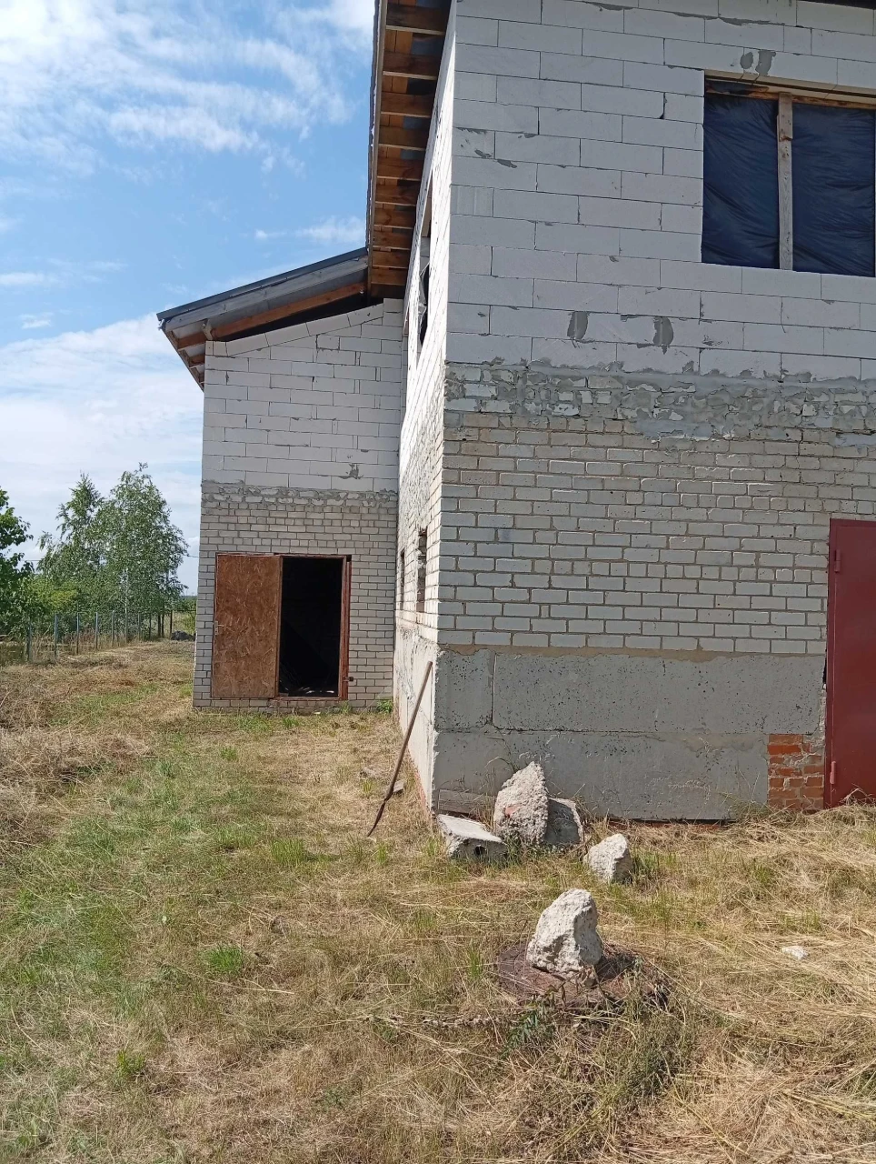 Продам в Люботине новострой