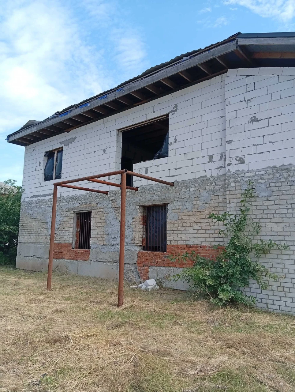 Продам в Люботине новострой