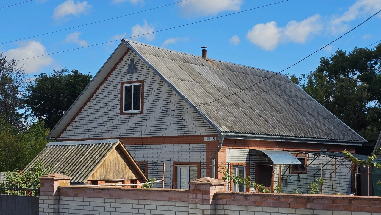 Неподалік від центру міста Березань, продаж будинку.