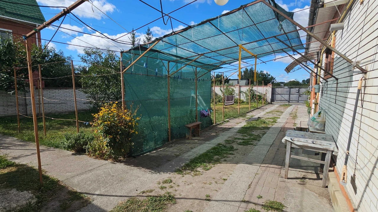 Неподалік від центру міста Березань, продаж будинку.