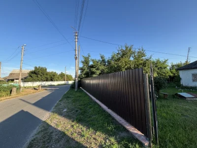 Продається садиба з будином , і господарським комплексом та