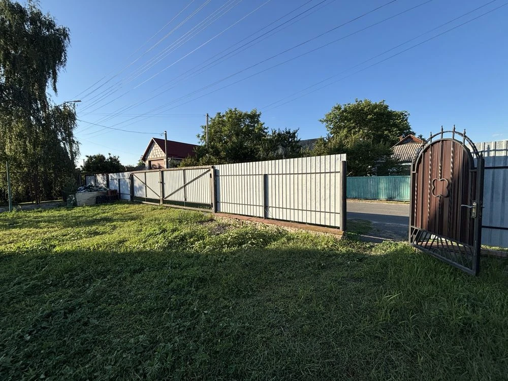Продається садиба з будином , і господарським комплексом та