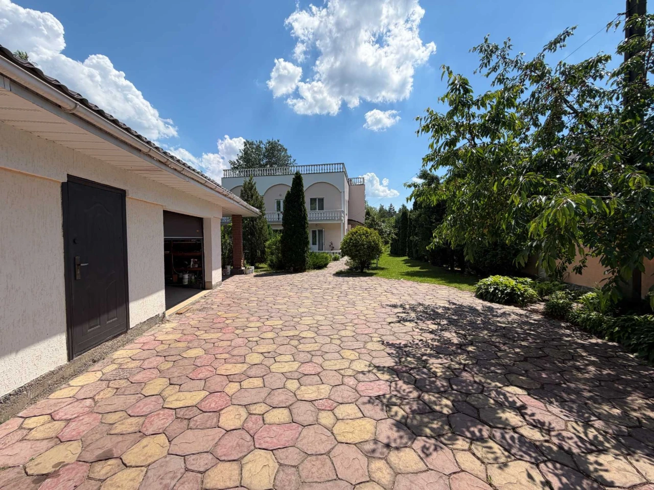 Будинок мрії в м. Березань 220 м2, ремонт, ставок, баня, ліс