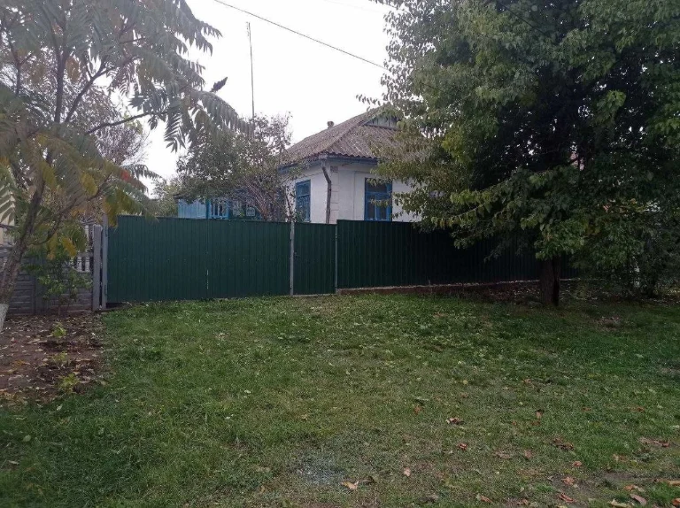 Будинок / ділянка 15 соток /м. Ладижин вул. Слобода