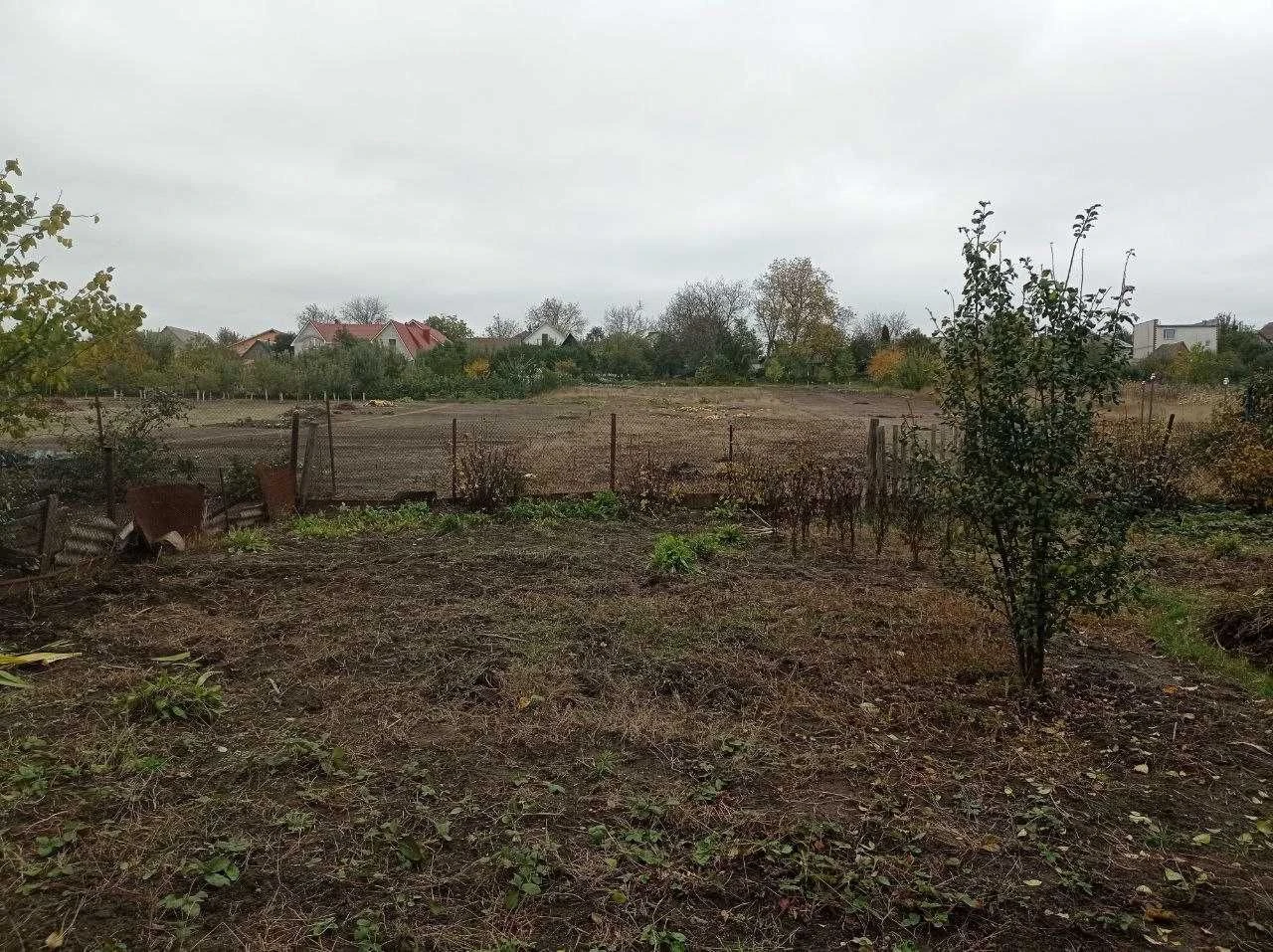 Будинок / ділянка 15 соток /м. Ладижин вул. Слобода