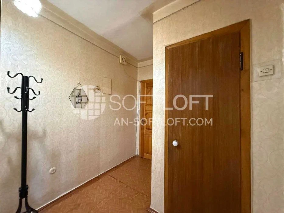 Two-bedroom apartment for sale, Pavlovo Pole, Botanichesky Sad metro station.