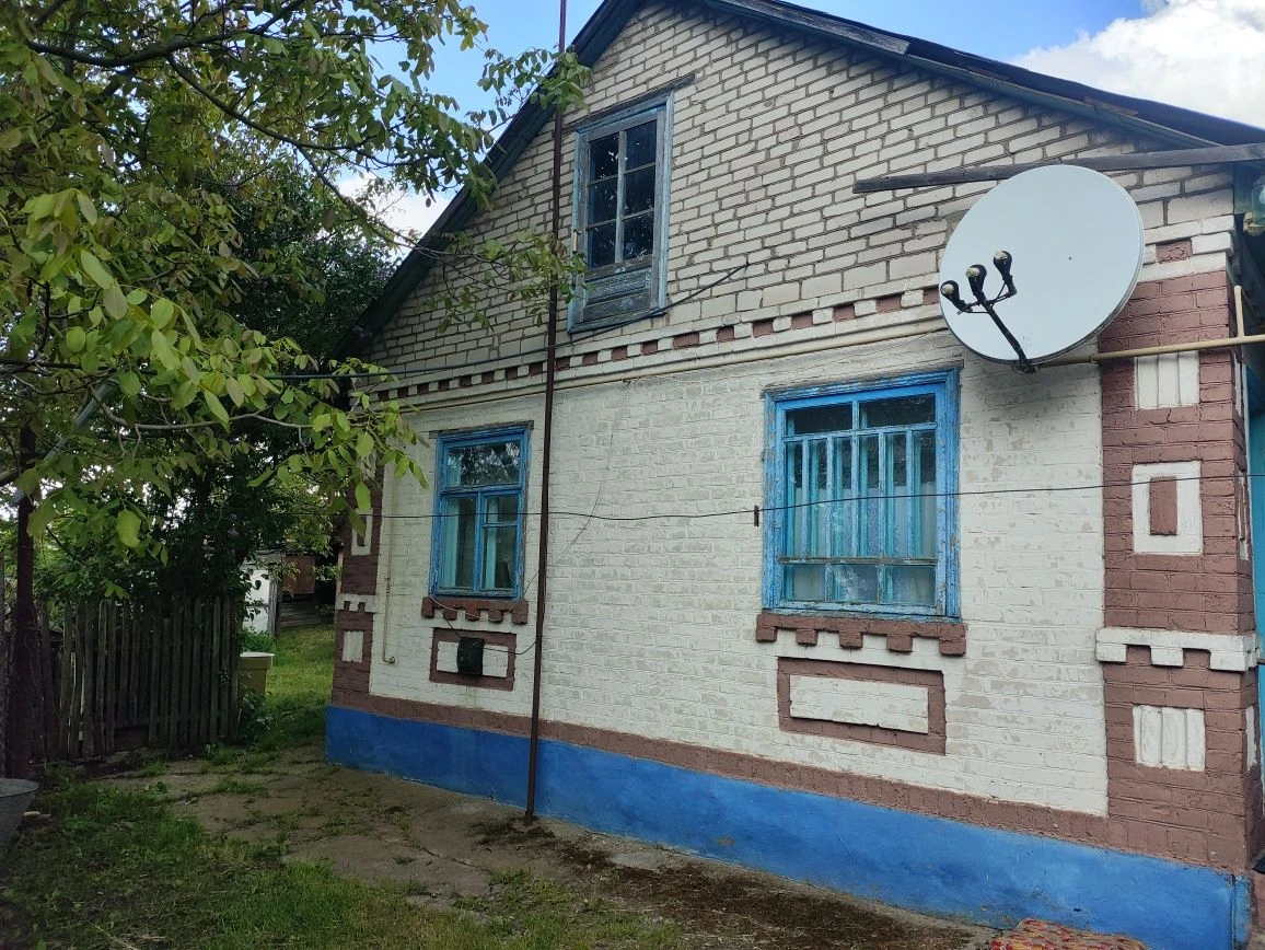 Житловий будинок, земельні ділянки, два окремих входа