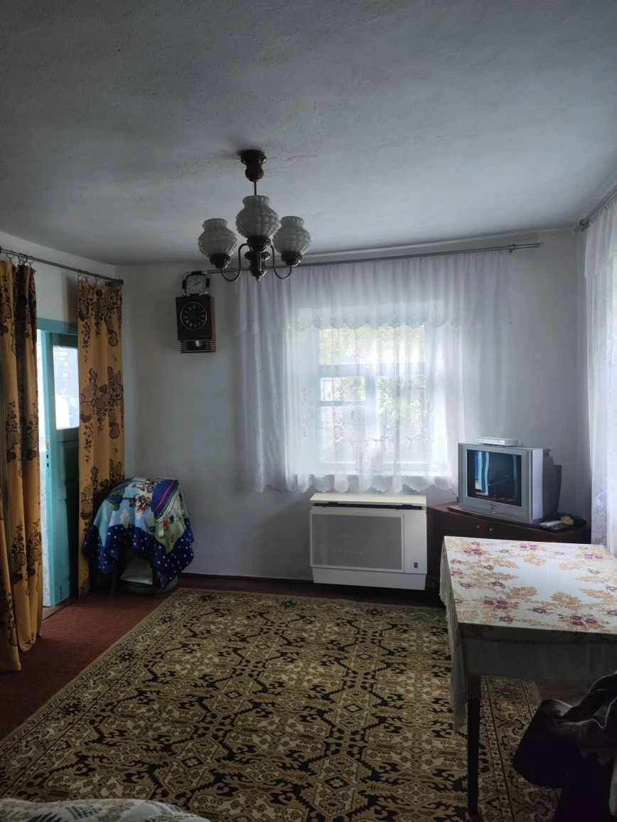 Житловий будинок, земельні ділянки, два окремих входа