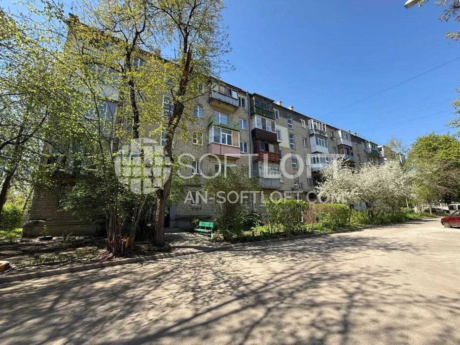 Two-bedroom apartment for sale, Pavlovo Pole, Botanichesky Sad metro station.