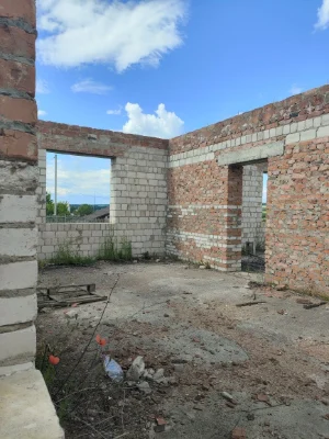 Терміново: Незавершене будівництво та земельна ділянка 10 со