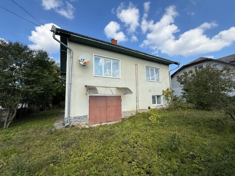 Продаж житлового будинку