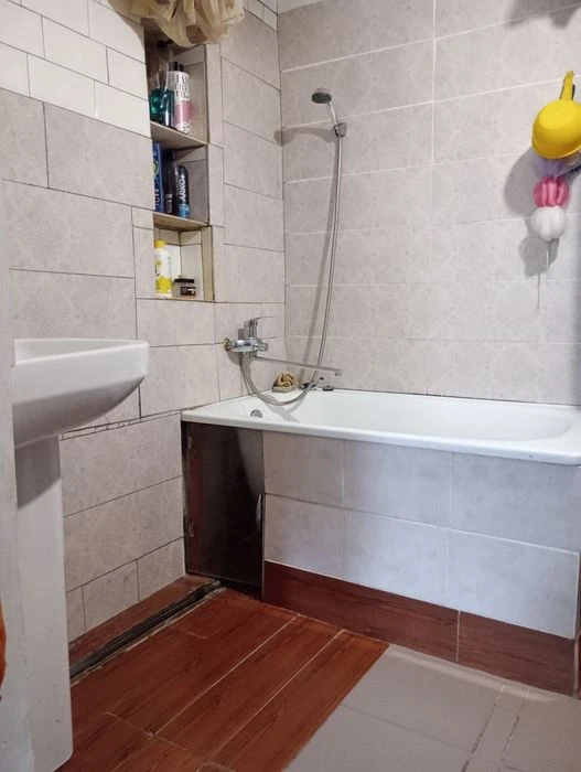 Продам часть дома 4-ком-62кв кухня 7кв сан/узел раздельный.