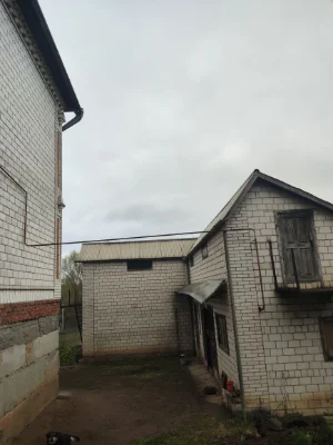 Будинок, господські приміщення, ставок свій