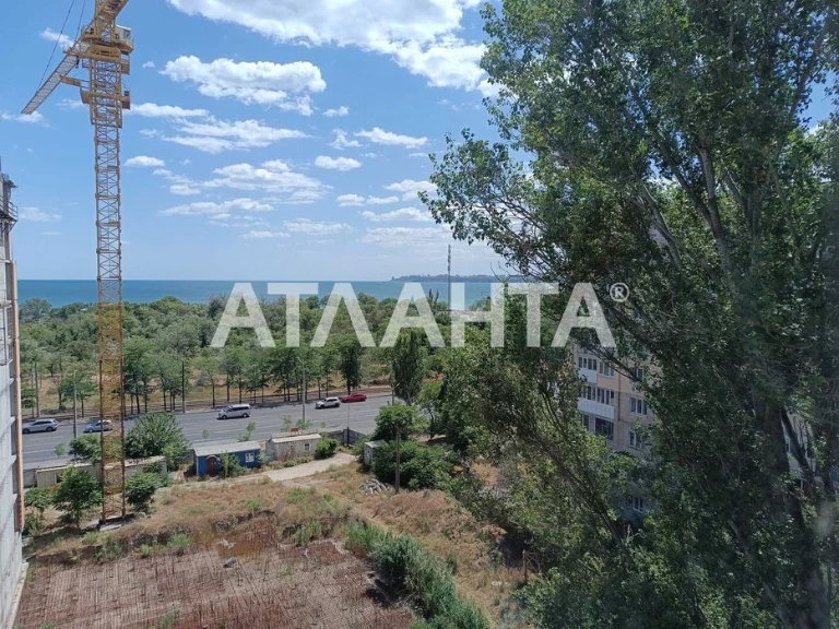 Room 16 m. with a view of the sea. Plus a large pantry. Luzano