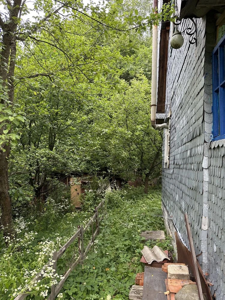 Продається дачний будинок і зем. ділянка поблизу  Моршина
