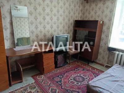 Комната 16 м. с видом на море. Плюс большая кладовка. Лузано