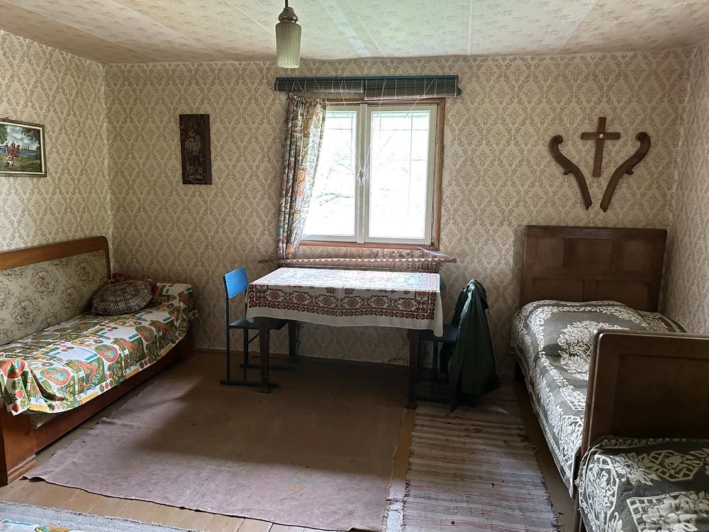 Продається дачний будинок і зем. ділянка поблизу  Моршина