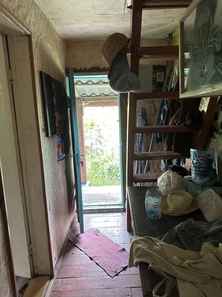 Продається дачний будинок і зем. ділянка поблизу  Моршина
