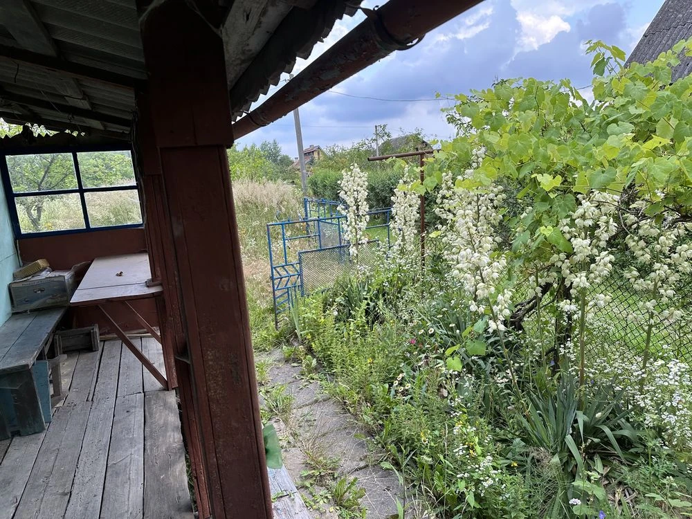 Продається дачний будинок і зем. ділянка поблизу  Моршина