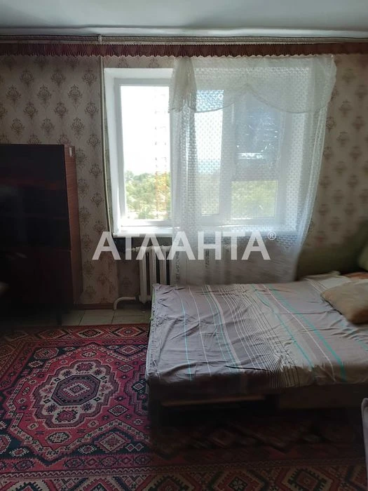 Комната 16 м. с видом на море. Плюс большая кладовка. Лузано