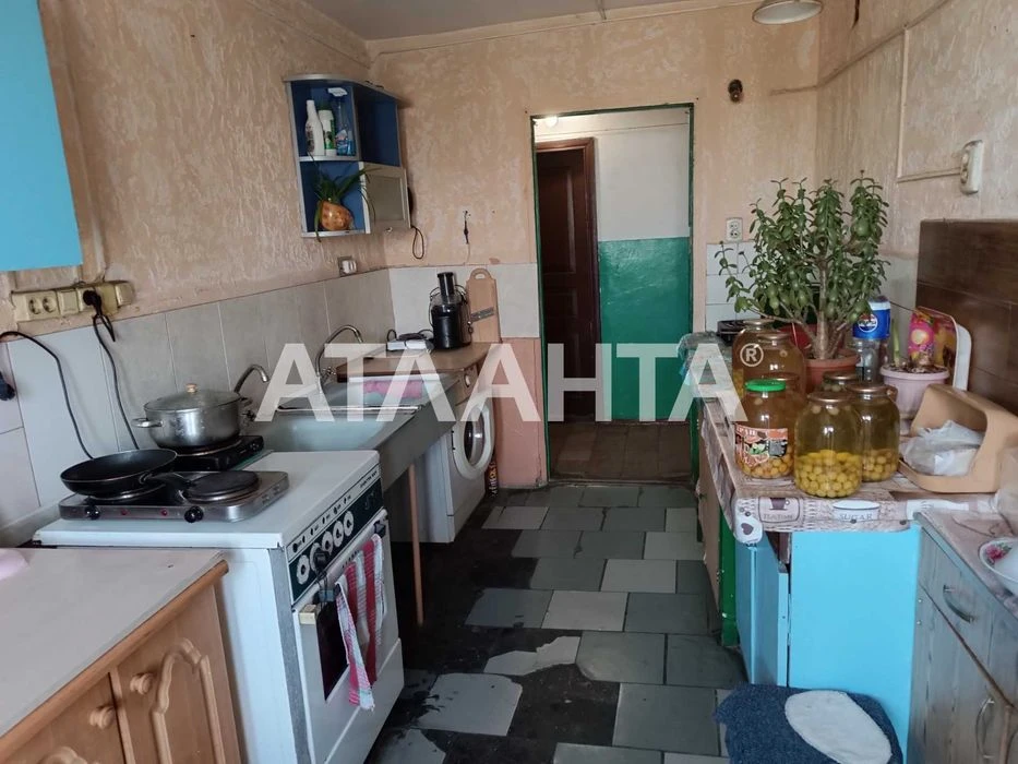 Комната 16 м. с видом на море. Плюс большая кладовка. Лузано