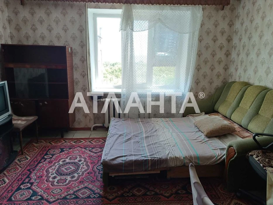 Комната 16 м. с видом на море. Плюс большая кладовка. Лузано