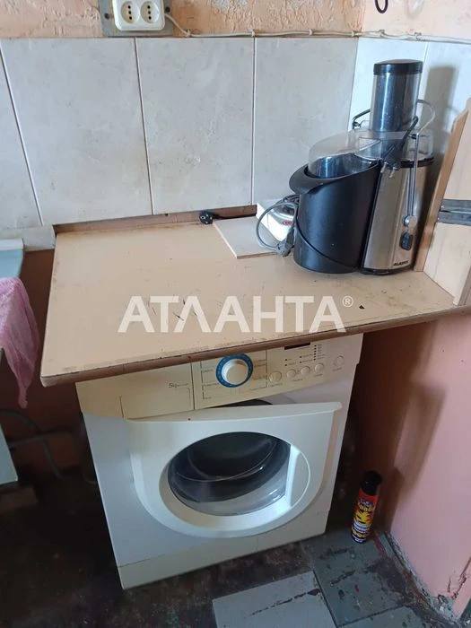 Комната 16 м. с видом на море. Плюс большая кладовка. Лузано