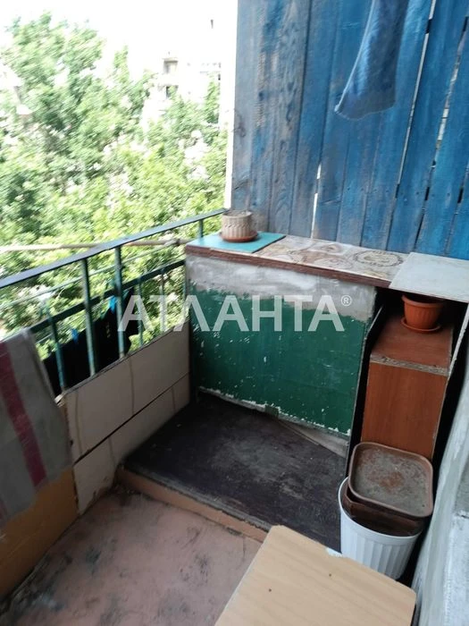 Комната 16 м. с видом на море. Плюс большая кладовка. Лузано