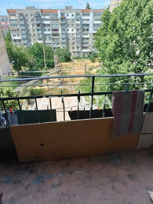 Комната 16 м. с видом на море. Плюс большая кладовка. Лузано