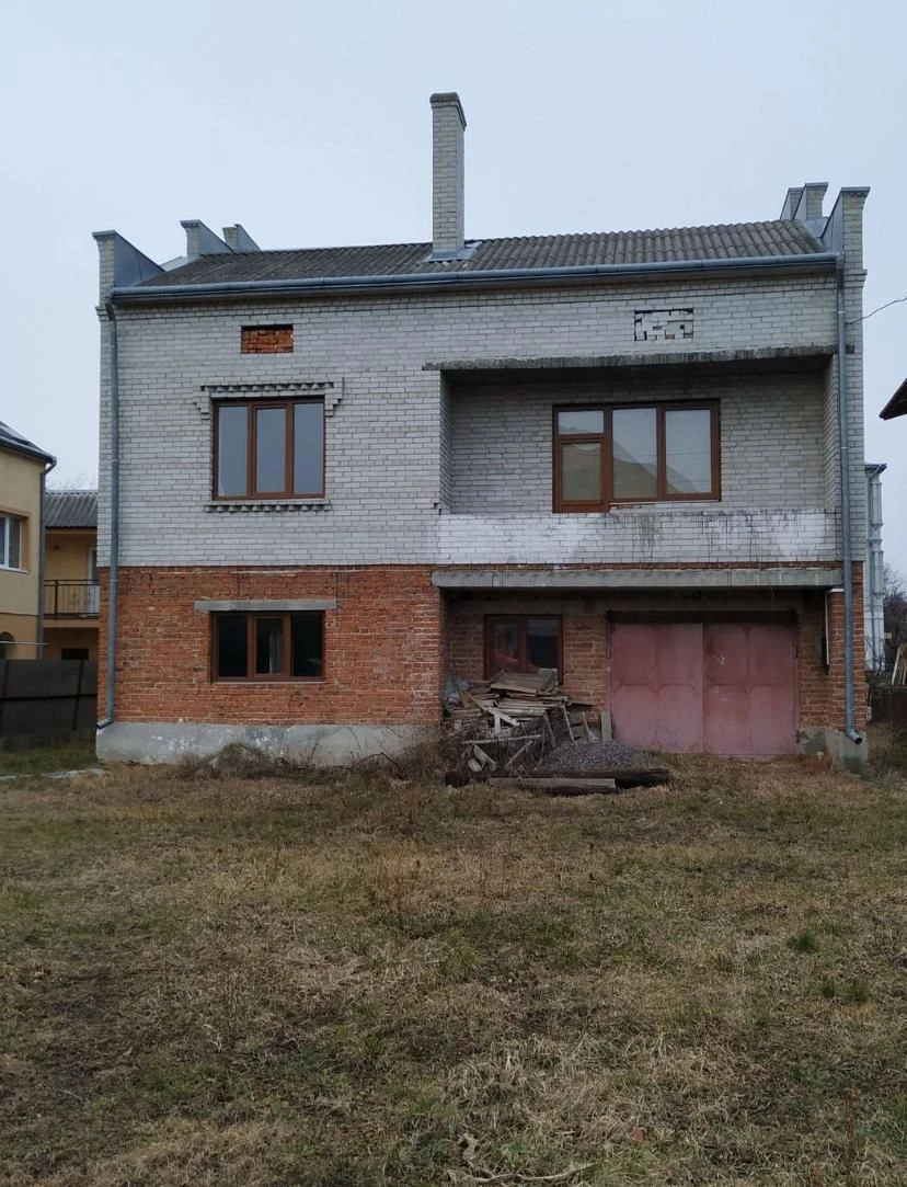 Продаж 2- поверхового будинку 230 м2 , 5 кімнат, з частковим