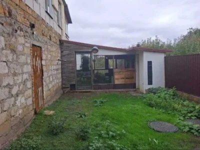 Двоповерховий будинок у центрі