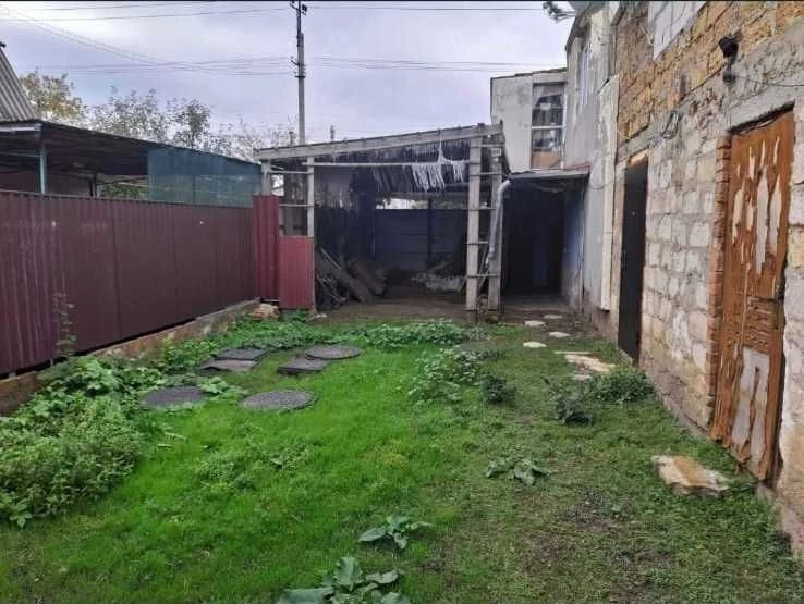 Двоповерховий будинок у центрі