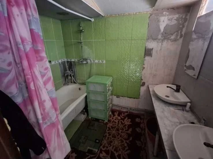 Двоповерховий будинок у центрі