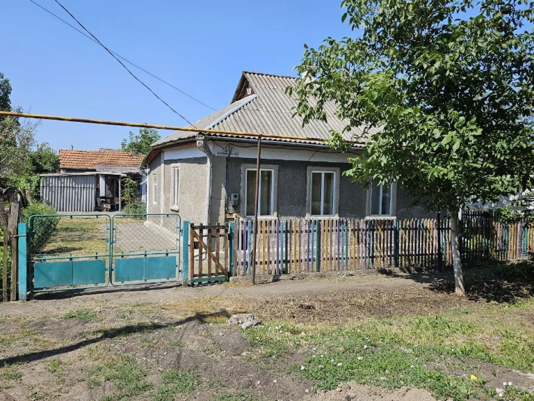 Продам дом в районе Комсомольской. 6 соток, 4 комнаты. общая