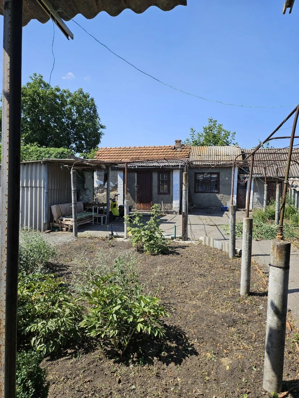 Продам дом в районе Комсомольской. 6 соток, 4 комнаты. общая