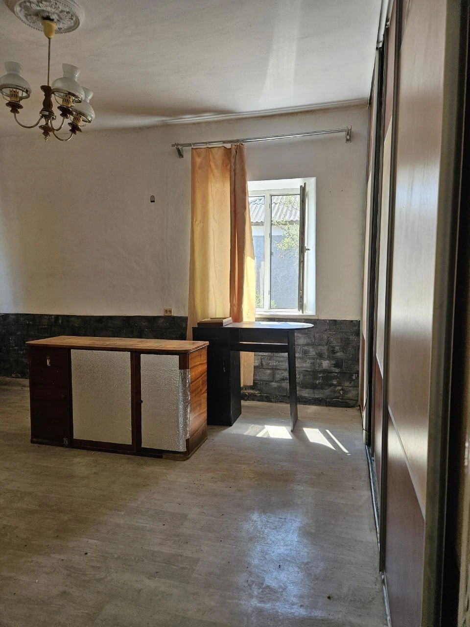 Продам дом в районе Комсомольской. 6 соток, 4 комнаты. общая
