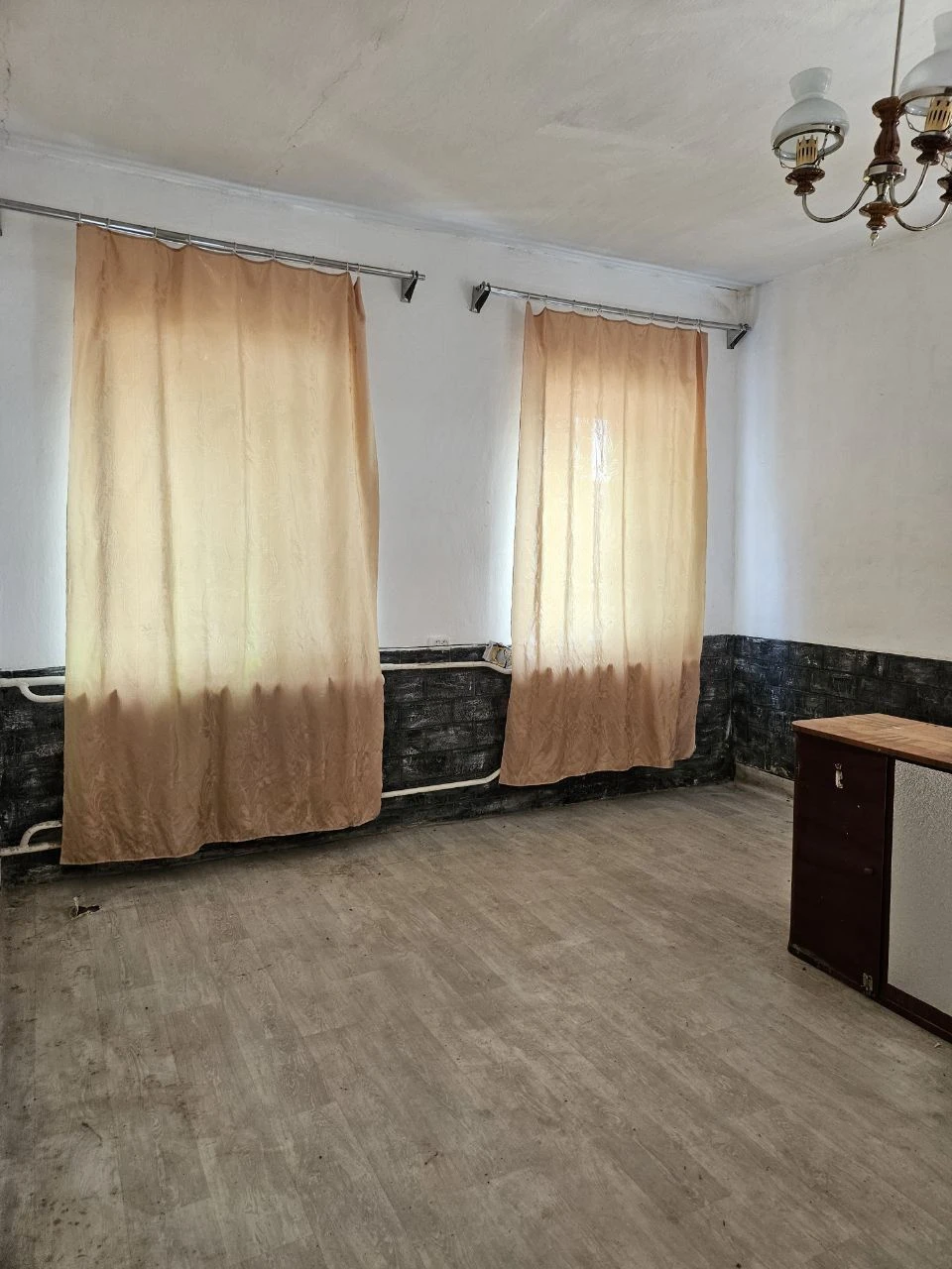 Продам дом в районе Комсомольской. 6 соток, 4 комнаты. общая