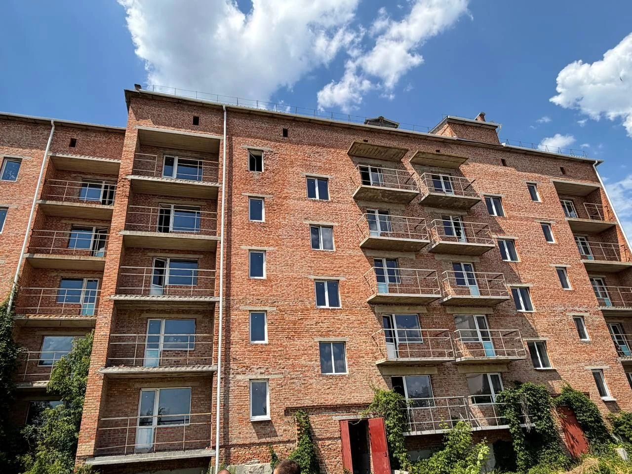 В продажу 5-ти поверховий 80-ти квартирний будинок