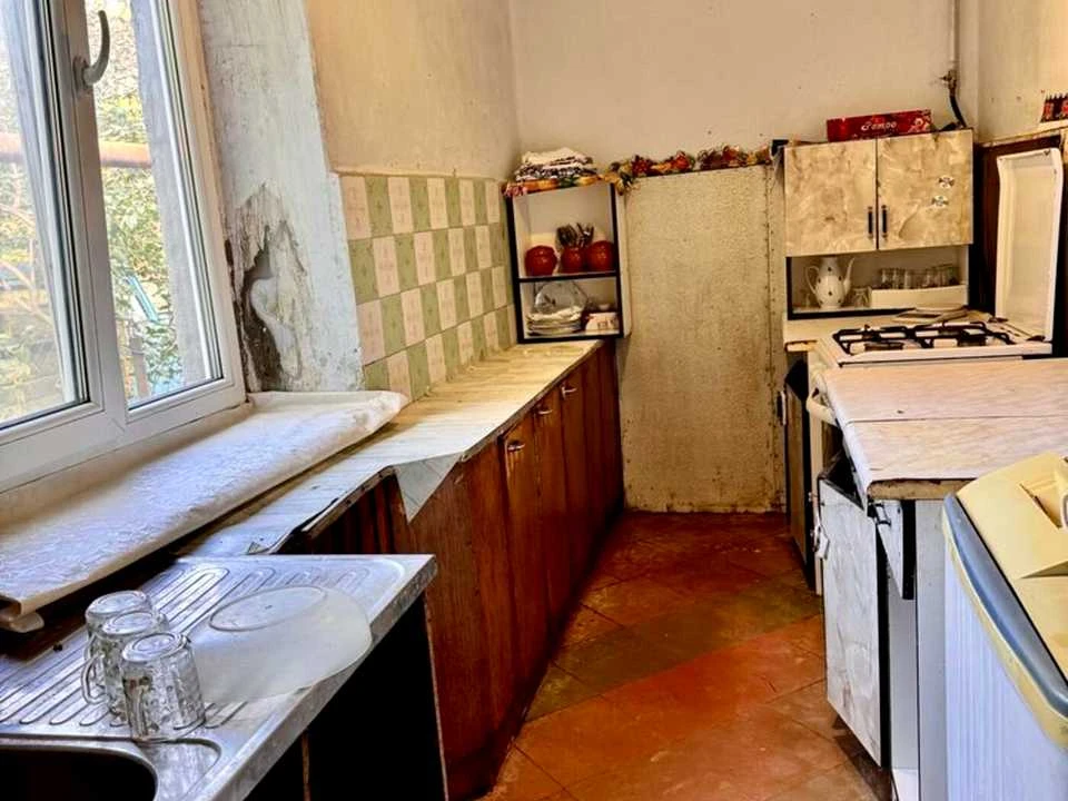 Будинок. Підгородне, Мостова