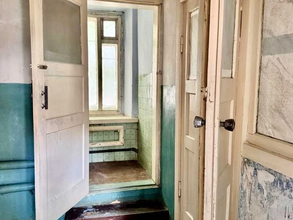 Будинок. Підгородне, Мостова