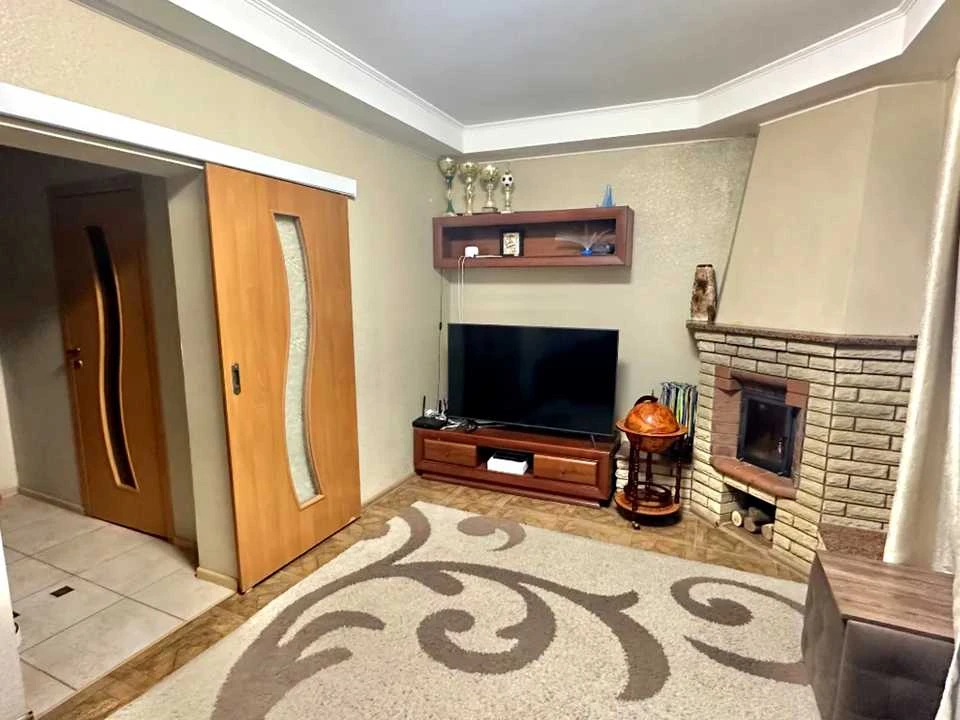 Будинок. Підгородне, Грушева