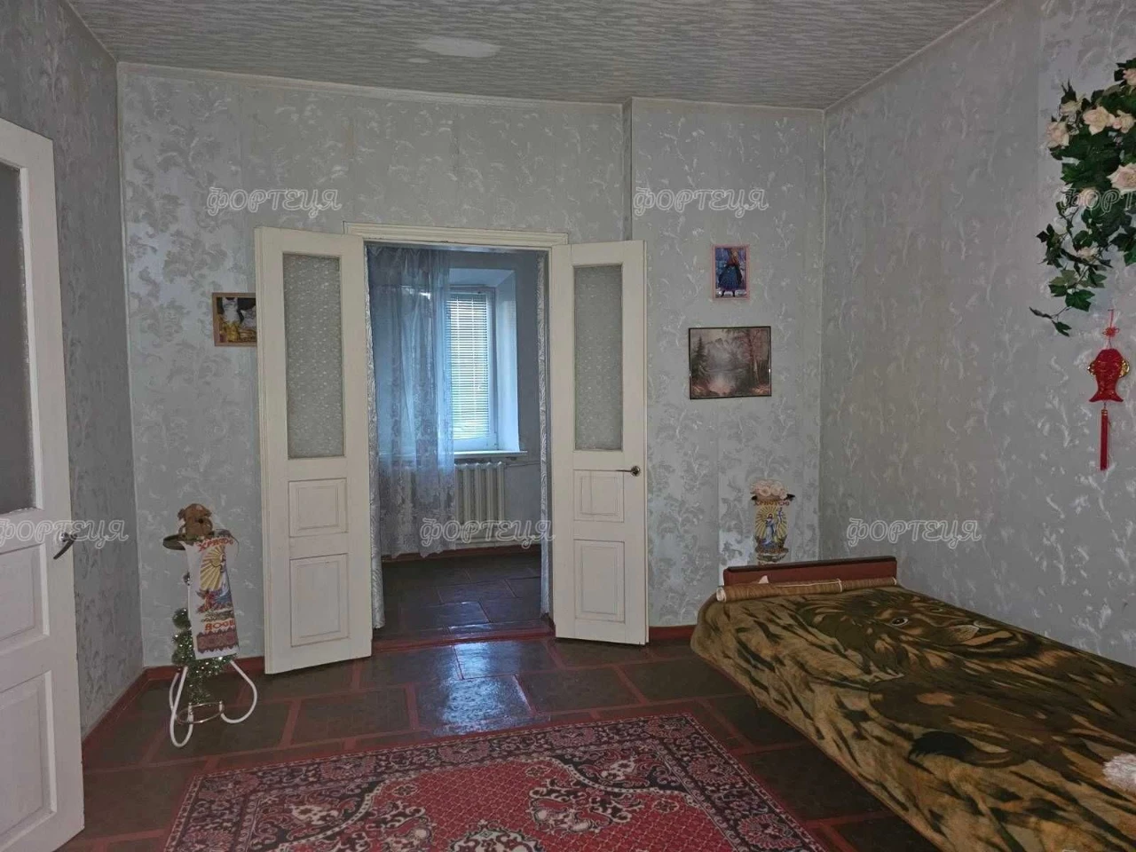 продам два будинки на великій ділянці