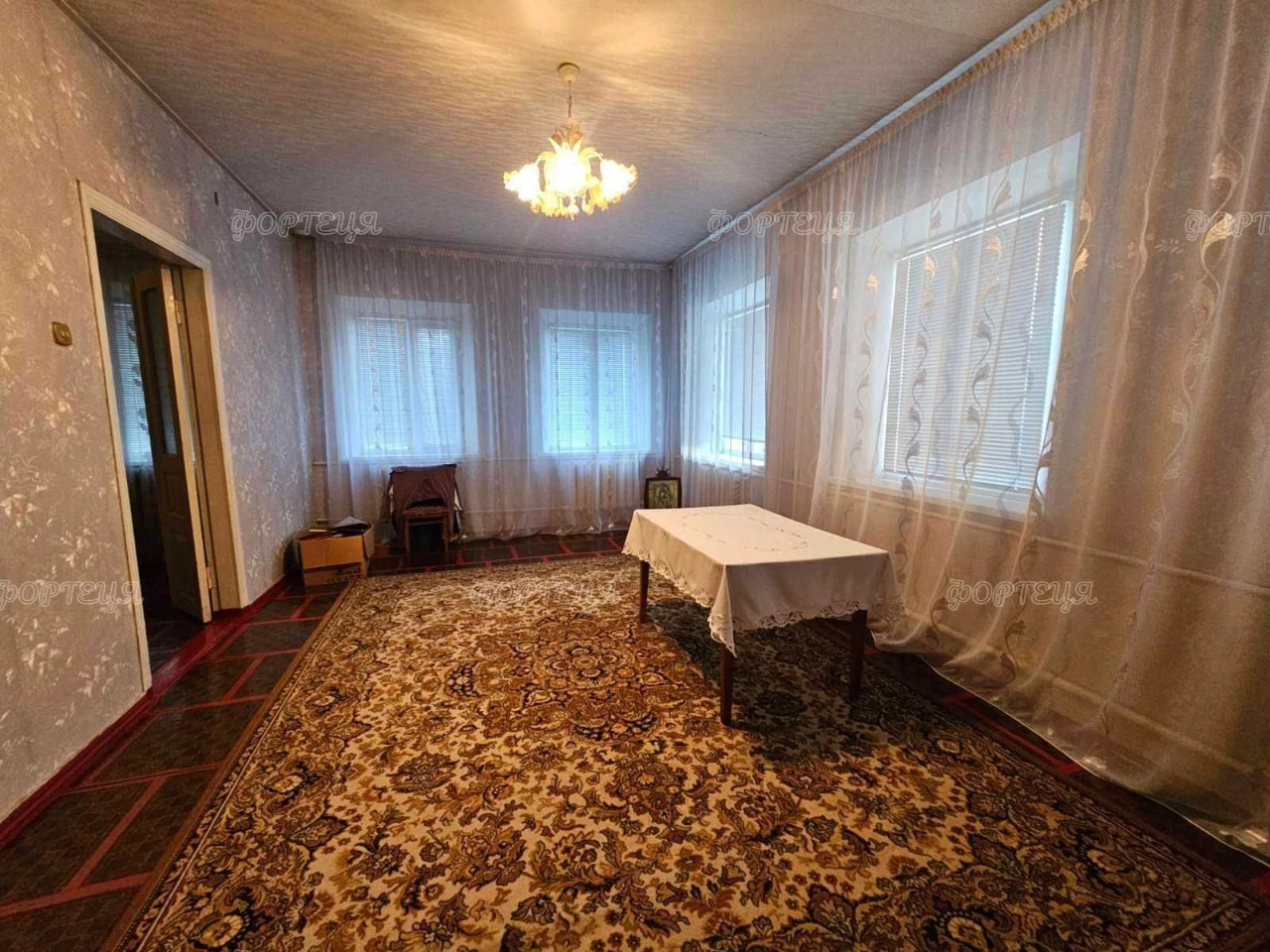 продам два будинки на великій ділянці