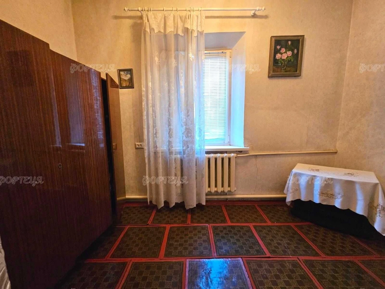 продам два будинки на великій ділянці
