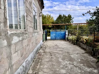 Будинок. Підгородне, Мостова