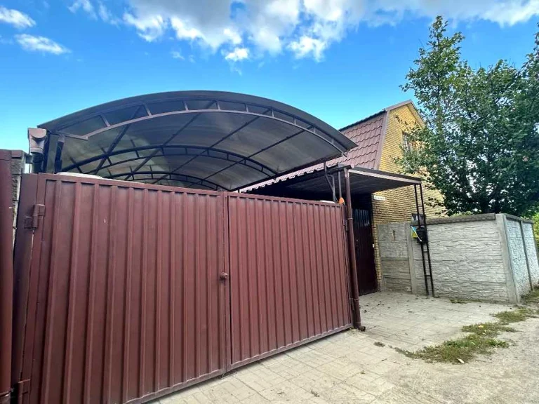 Будинок. Підгородне, Грушева