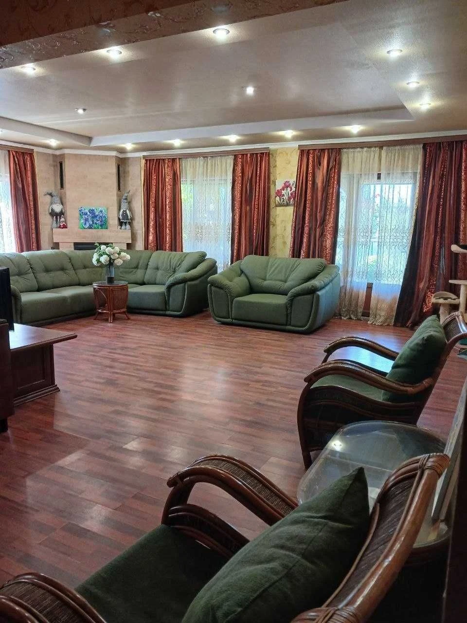 Двухэтажный дом 220 м², 18 соток, Подгородное. Баня, гараж,
