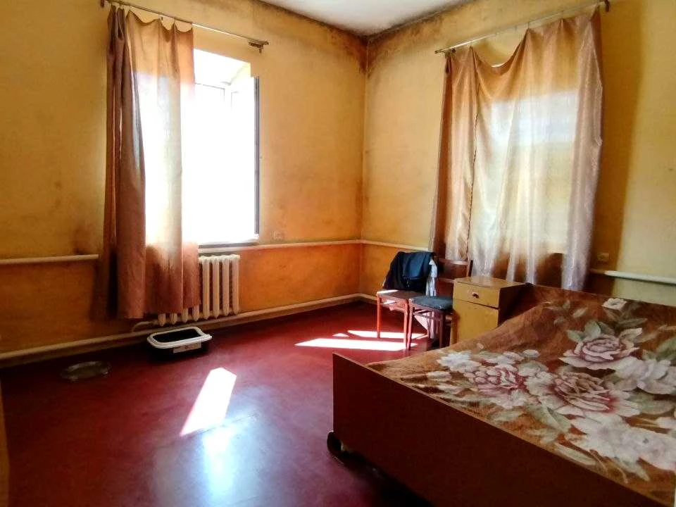 Будинок. Підгородне, Широка
