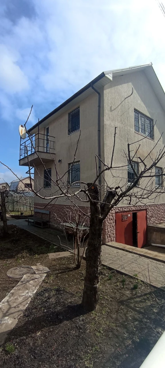 Продам дом дачу в Подгородном, свет ,газ вода ,рядом река