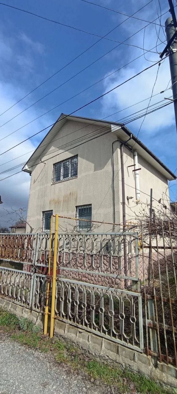 Продам дом дачу в Подгородном, свет ,газ вода ,рядом река